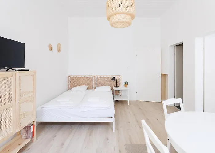 Wohnen Im 15 Ruhig Und Zentral * Vienna